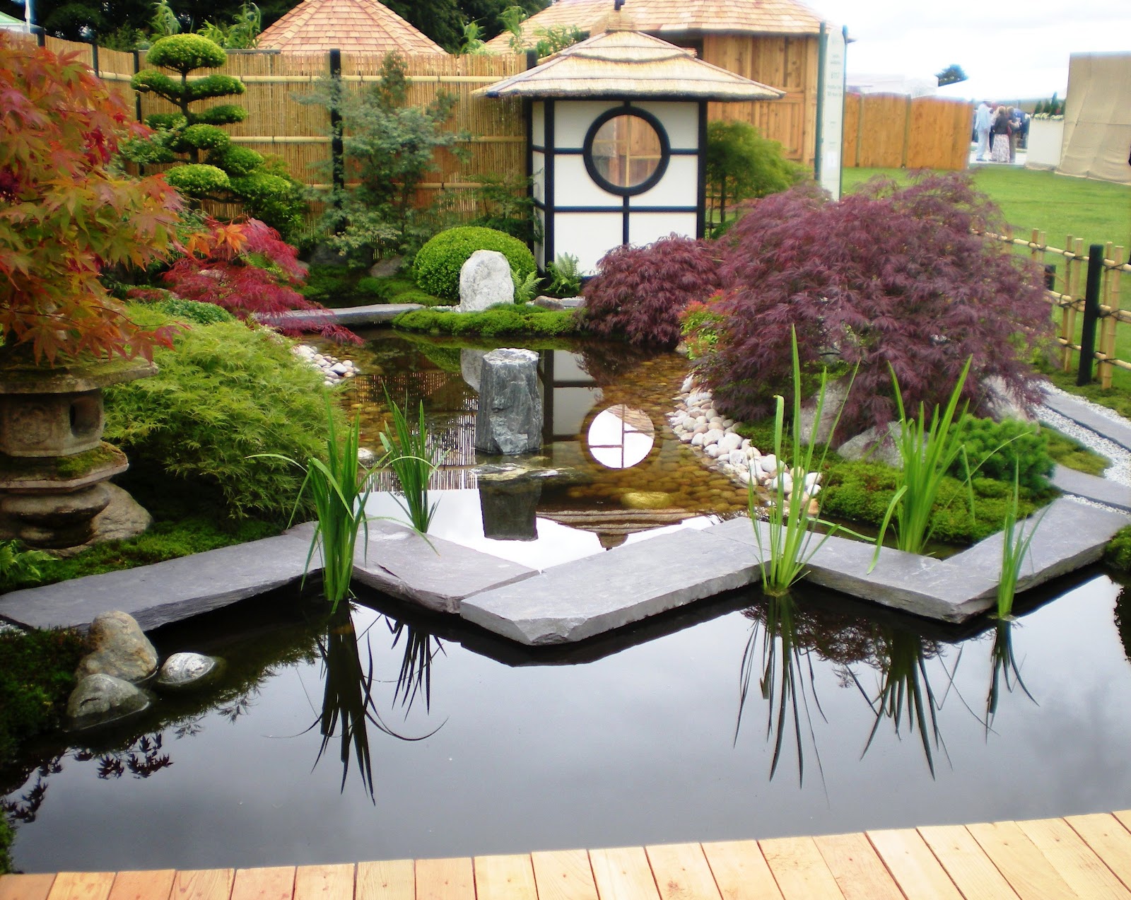 JApanese-Garden-with-Small-pool